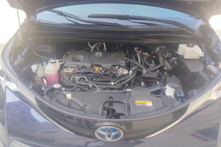 Used Toyota SIENNA 2021 2.5L Hybrid Platinum Edition Engine Bay