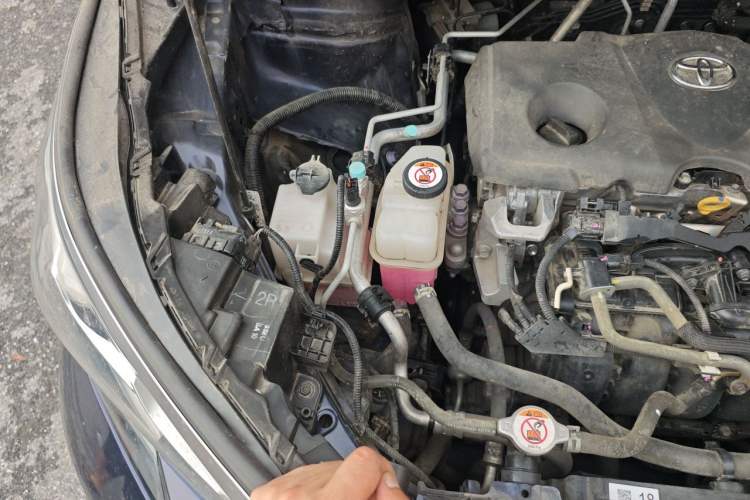 Used Toyota SIENNA 2021 2.5L Hybrid Luxury Edition Engine Bay Right