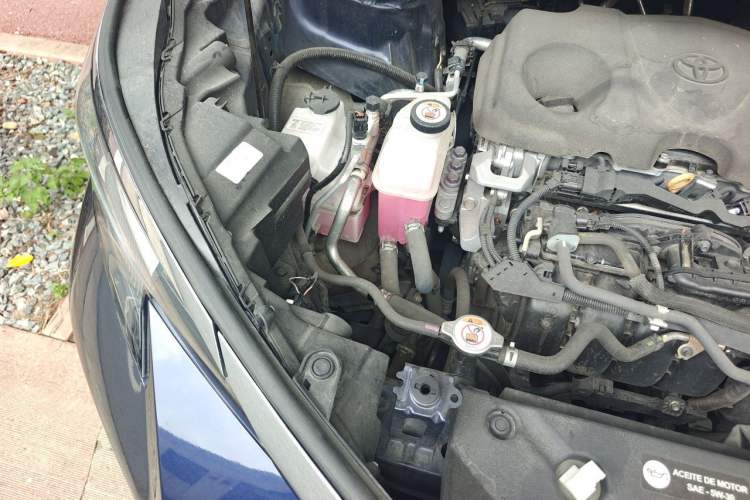 Used Toyota SIENNA  Engine Bay Right