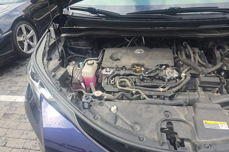 Used Toyota SIENNA 2021 2.5L Hybrid Platinum Edition Engine Bay Right