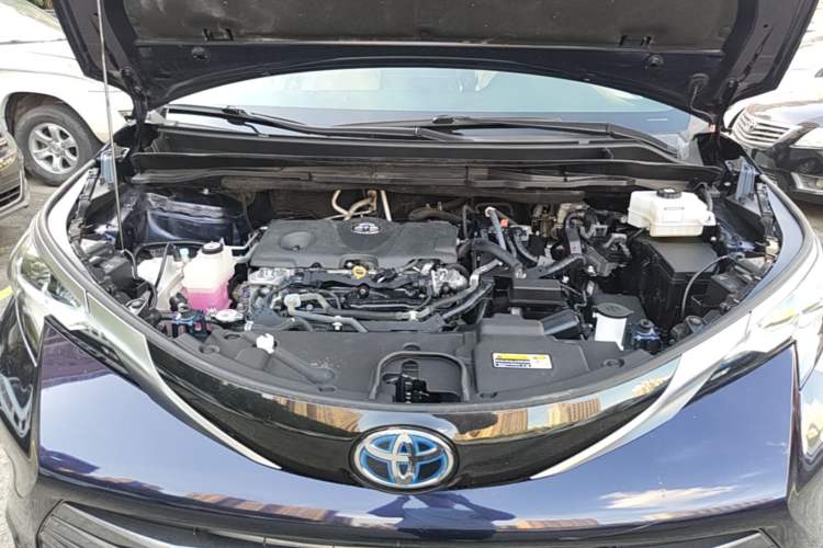Used Toyota SIENNA 2021 2.5L Hybrid Luxury Edition Engine Bay