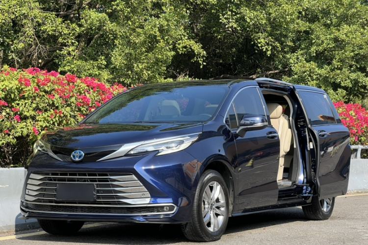 Used Toyota SIENNA 2021 2.5L Hybrid Ultimate Edition Exterior 2