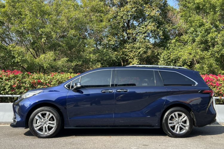 Used Toyota SIENNA 2021 2.5L Hybrid Ultimate Edition Exterior 4