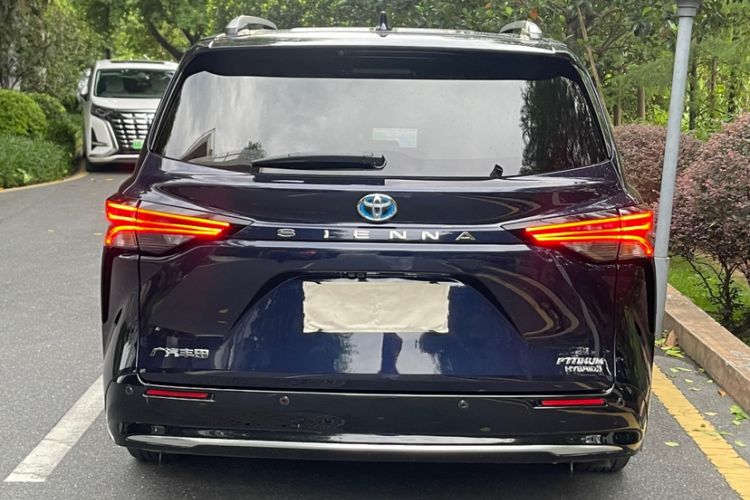 Used Toyota SIENNA 2021 2.5L Hybrid Platinum Edition Exterior 4