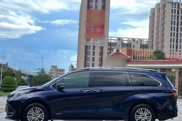Used Toyota SIENNA 2021 2.5L Hybrid Luxury Edition Exterior 4