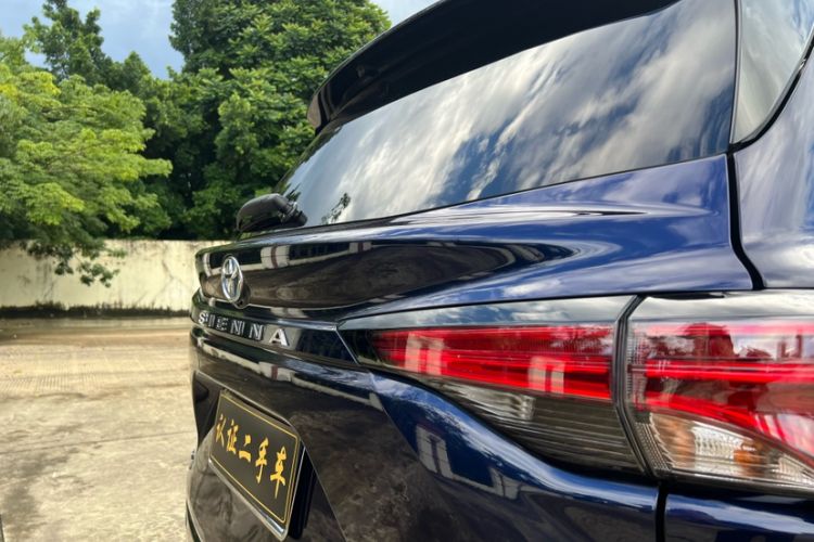 Used Toyota SIENNA 2021 2.5L Hybrid Luxury Edition Exterior 4