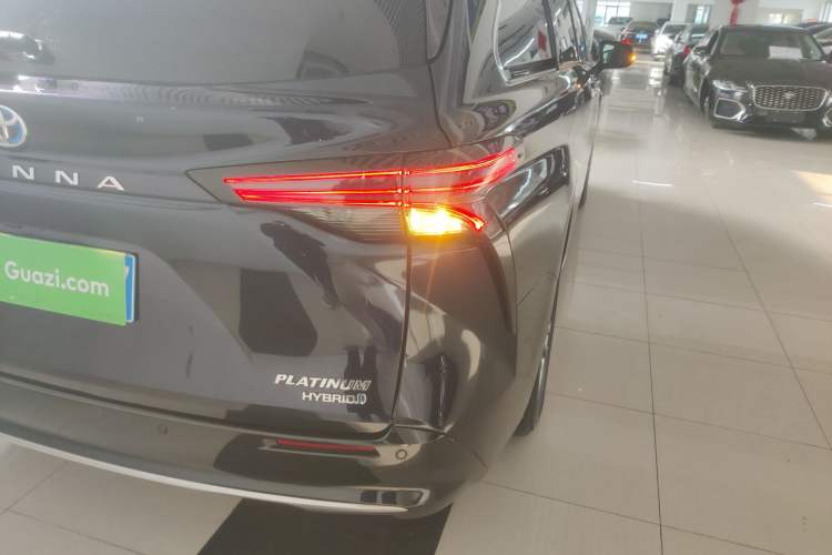Used Toyota SIENNA 2021 2.5L Hybrid Platinum Edition Exterior 6