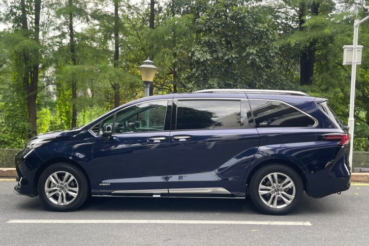 Used Toyota SIENNA 2021 2.5L Hybrid Platinum Edition Exterior 7