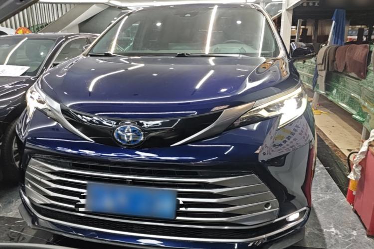 Used Toyota SIENNA 2021 2.5L Hybrid Platinum Edition Front