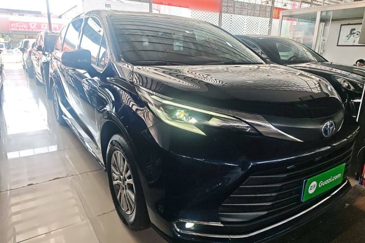 Used Toyota SIENNA 2021 2.5L Hybrid Comfort Edition Front Right 45 Deg