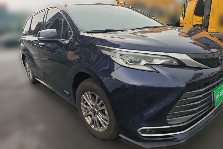 Used Toyota SIENNA 2021 2.5L Hybrid Luxury Edition Front Right 45 Deg