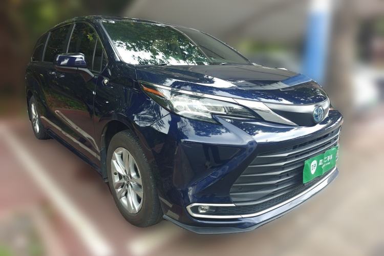 Used Toyota SIENNA  Front Right 45 Deg