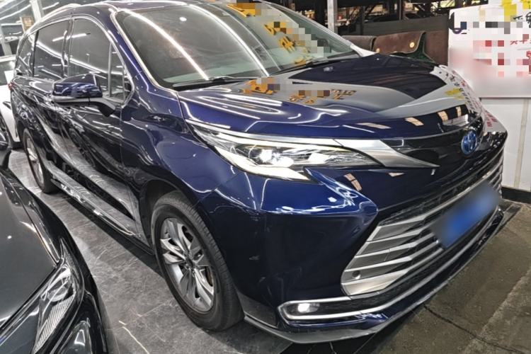 Used Toyota SIENNA 2021 2.5L Hybrid Platinum Edition Front Right 45 Deg