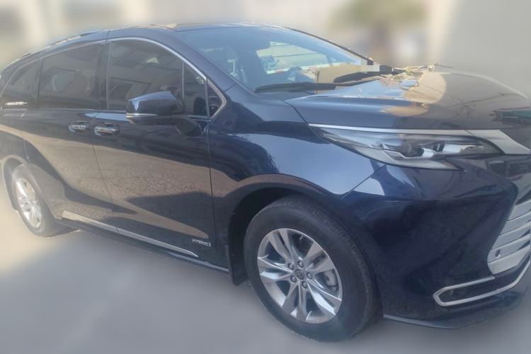 Used Toyota SIENNA 2021 2.5L Hybrid Platinum Edition Front Right 45 Deg