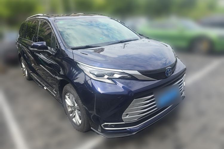 Used Toyota SIENNA 2021 2.5L Hybrid Platinum Edition Front Right 45 Deg