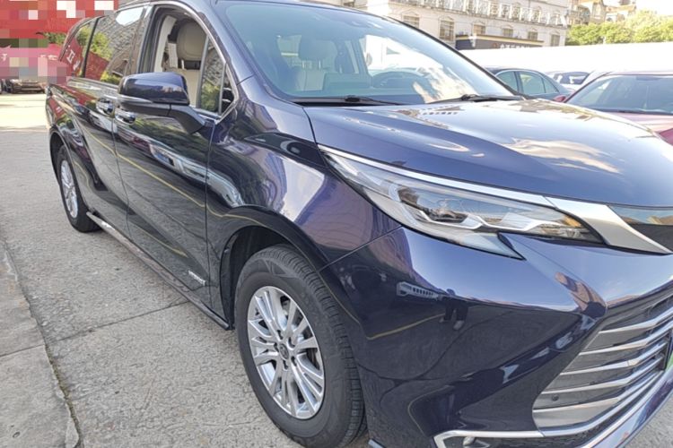 Used Toyota SIENNA 2021 2.5L Hybrid Luxury Edition Front Right 45 Deg