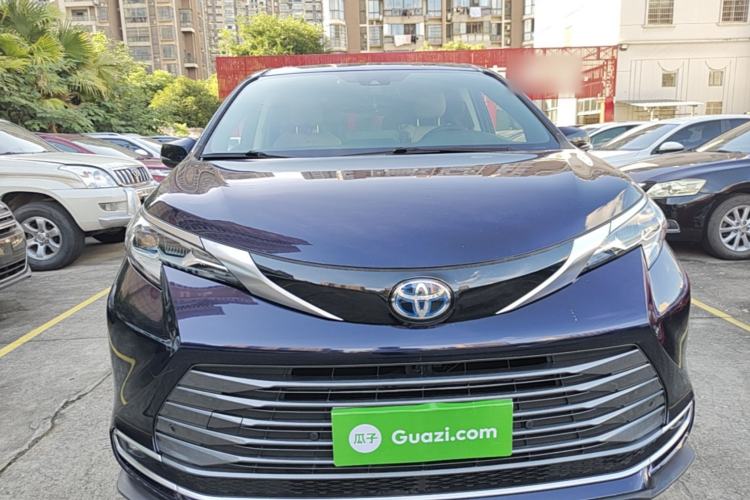 Used Toyota SIENNA 2021 2.5L Hybrid Luxury Edition Front
