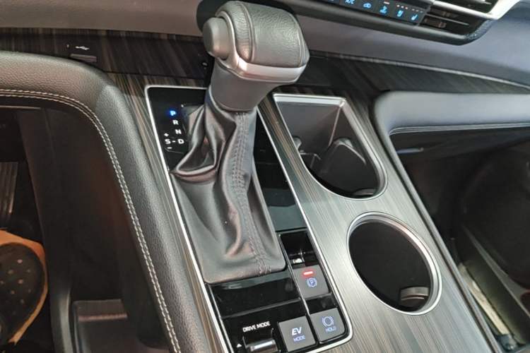 Used Toyota SIENNA 2021 2.5L Hybrid Platinum Edition Gear Lever