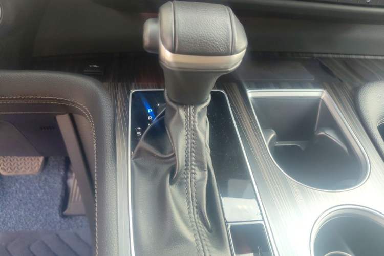 Used Toyota SIENNA 2021 2.5L Hybrid Platinum Edition Gear Lever