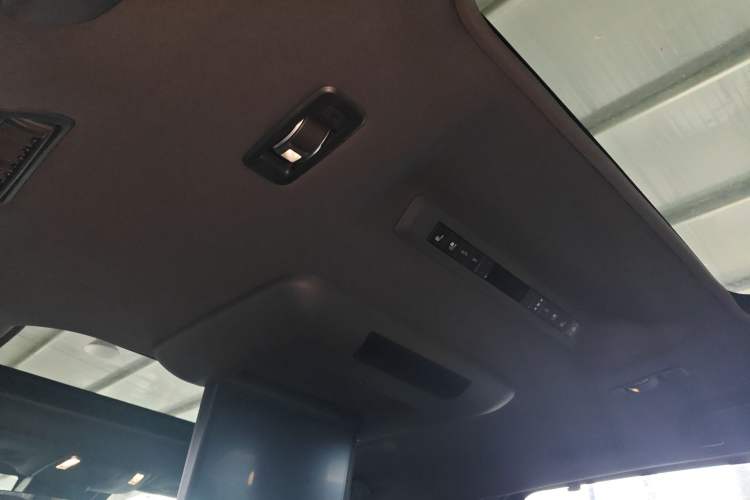 Used Toyota SIENNA 2021 2.5L Hybrid Platinum Edition Headliner