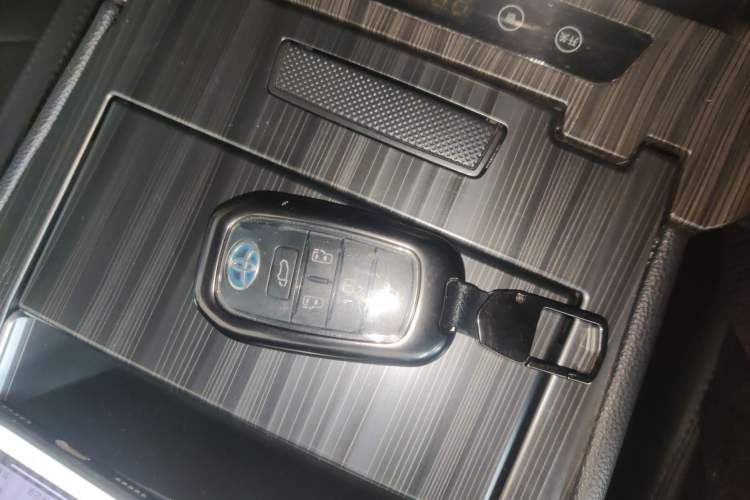 Used Toyota SIENNA 2021 2.5L Hybrid Platinum Edition Interior 1