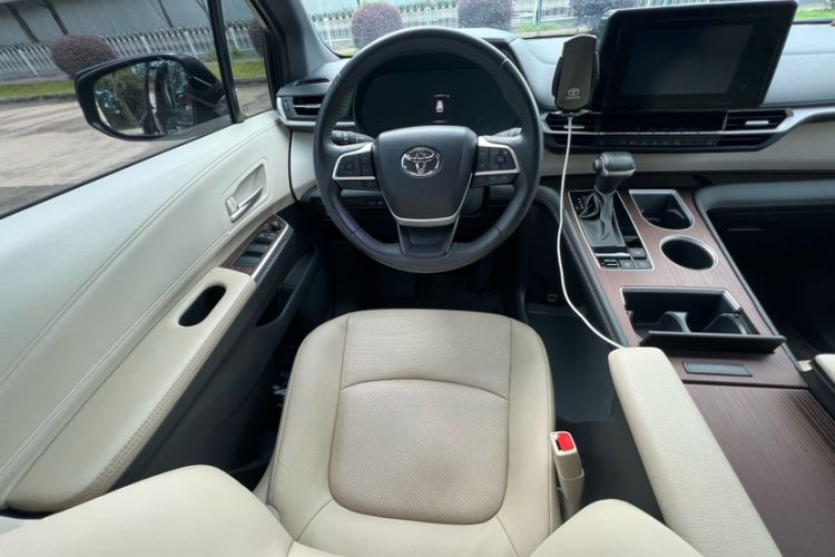 Used Toyota SIENNA 2021 2.5L Hybrid Luxury Edition Interior 1