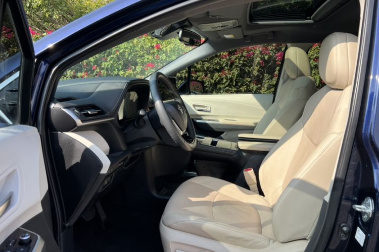 Used Toyota SIENNA 2021 2.5L Hybrid Ultimate Edition Interior 10