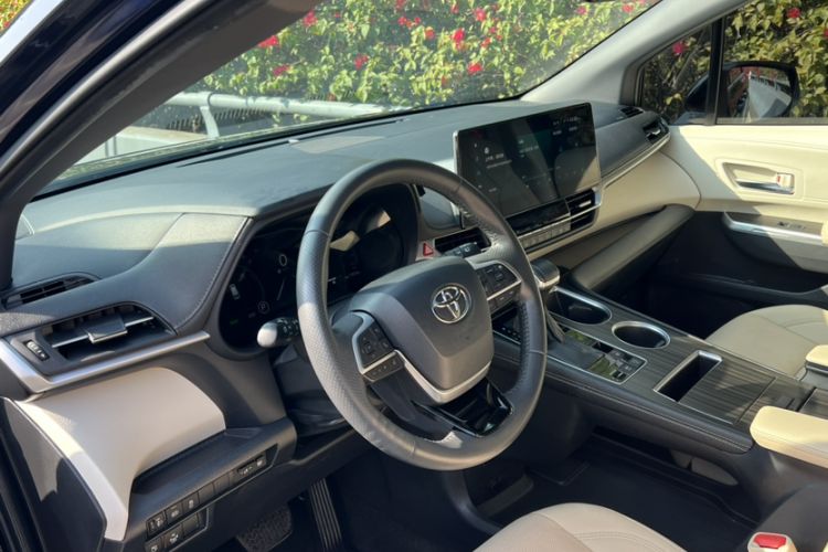 Used Toyota SIENNA 2021 2.5L Hybrid Ultimate Edition Interior 12