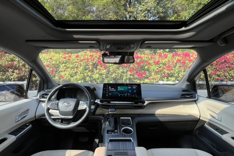 Used Toyota SIENNA 2021 2.5L Hybrid Ultimate Edition Interior 14