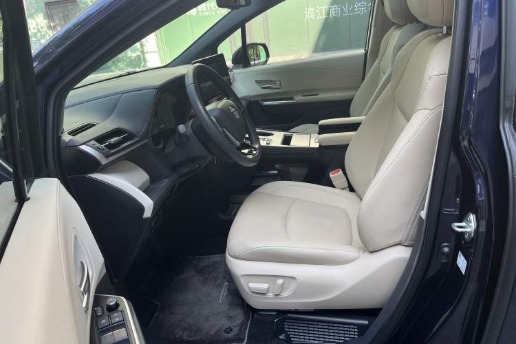 Used Toyota SIENNA 2021 2.5L Hybrid Ultimate Edition Interior 2