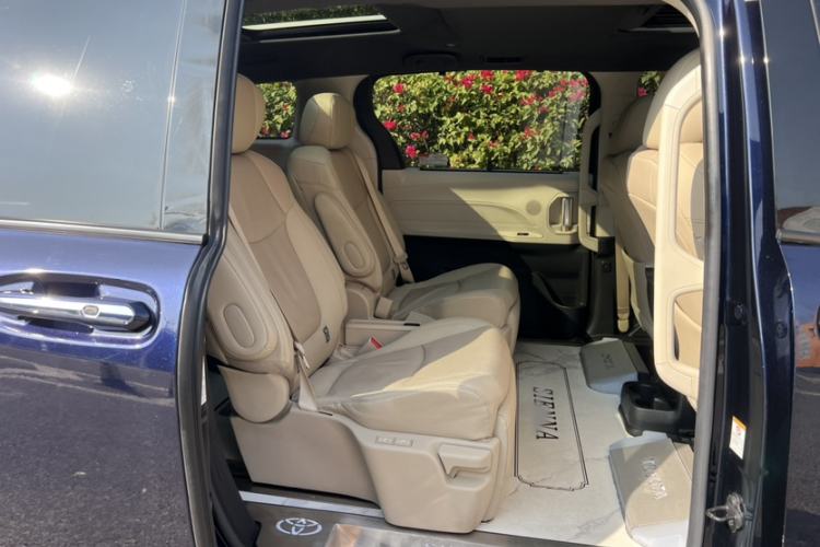 Used Toyota SIENNA 2021 2.5L Hybrid Ultimate Edition Interior 2