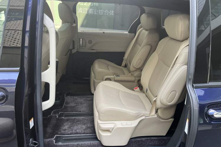 Used Toyota SIENNA 2021 2.5L Hybrid Ultimate Edition Interior 3