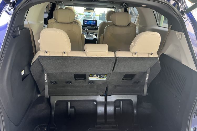 Used Toyota SIENNA 2021 2.5L Hybrid Ultimate Edition Interior 4