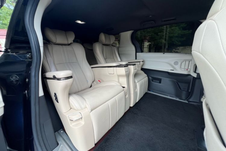 Used Toyota SIENNA 2021 2.5L Hybrid Luxury Edition Interior 4