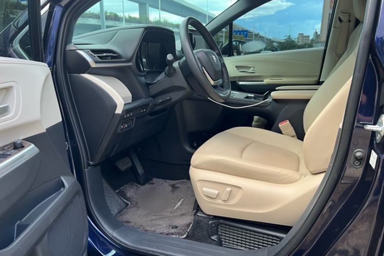 Used Toyota SIENNA 2021 2.5L Hybrid Luxury Edition Interior 4