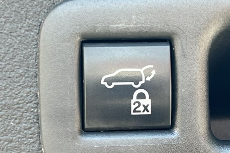 Used Toyota SIENNA 2021 2.5L Hybrid Ultimate Edition Interior 5