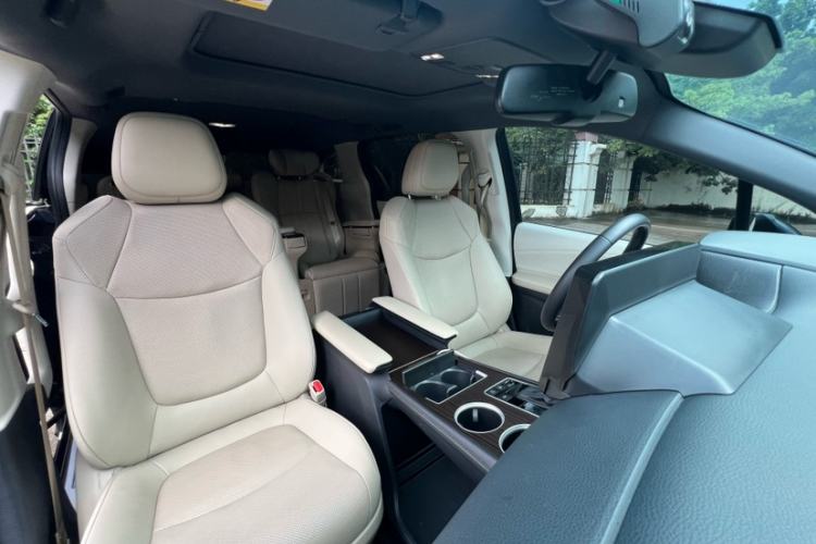 Used Toyota SIENNA 2021 2.5L Hybrid Luxury Edition Interior 5