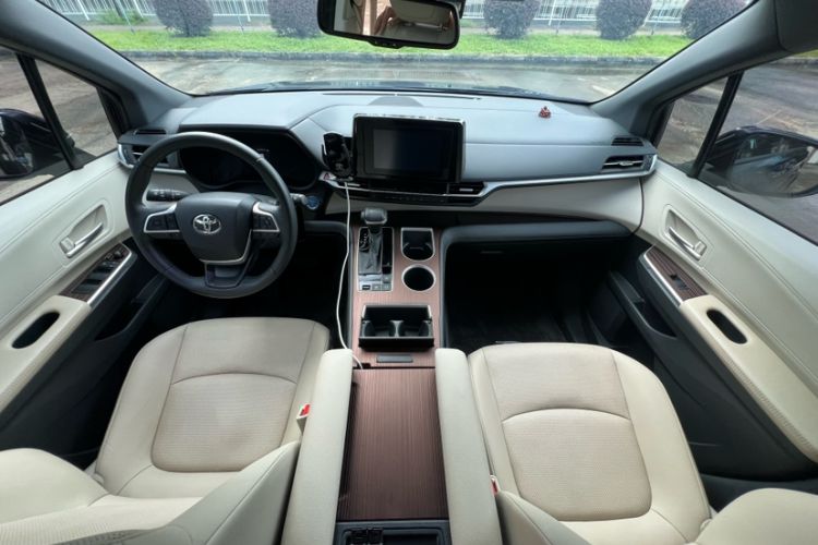 Used Toyota SIENNA 2021 2.5L Hybrid Luxury Edition Interior 6