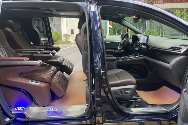 Used Toyota SIENNA 2021 2.5L Hybrid Platinum Edition Interior 7