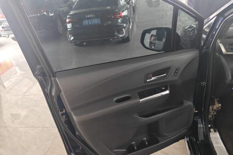 Used Toyota SIENNA 2021 2.5L Hybrid Platinum Edition Left Front Door Interior