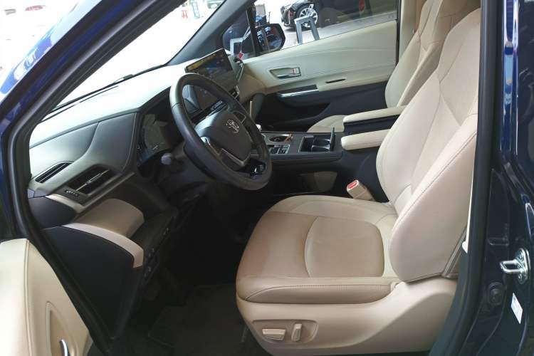 Used Toyota SIENNA 2021 2.5L Hybrid Ultimate Edition Left Front Seat