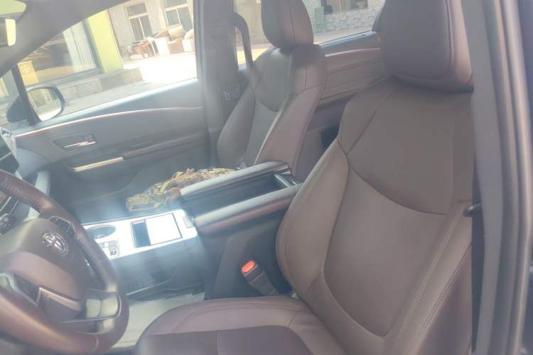Used Toyota SIENNA 2021 2.5L Hybrid Platinum Edition Left Front Seat