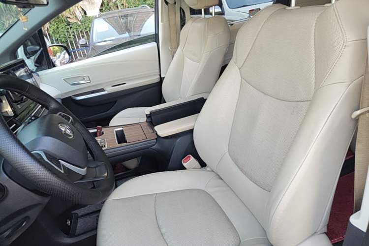 Used Toyota SIENNA 2021 2.5L Hybrid Luxury Edition Left Front Seat