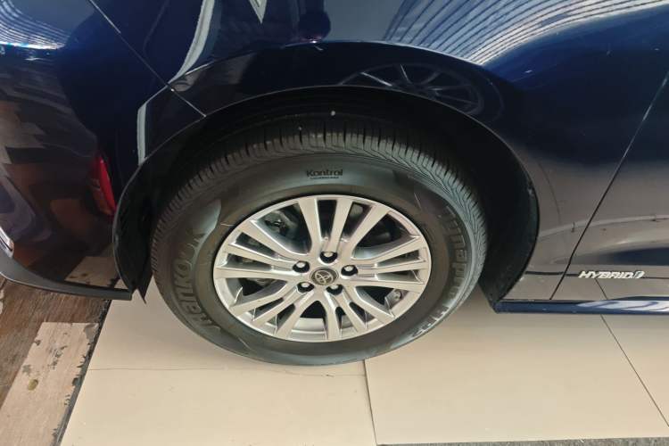 Used Toyota SIENNA 2021 2.5L Hybrid Comfort Edition Left Front Wheel Hub