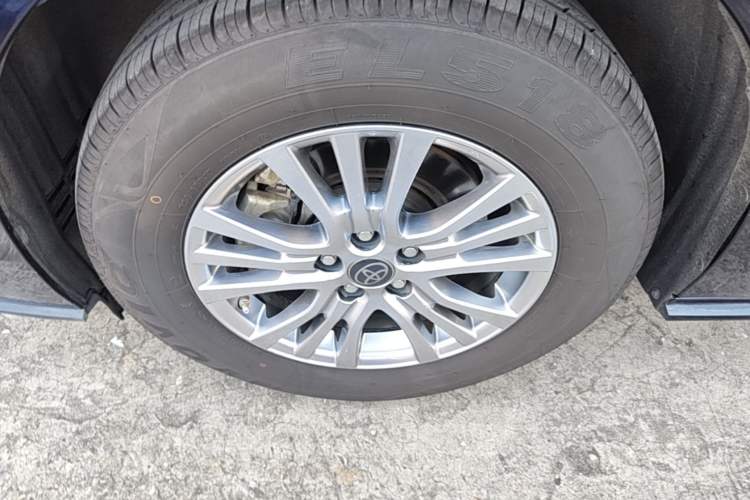 Used Toyota SIENNA 2021 2.5L Hybrid Luxury Edition Left Front Wheel Hub