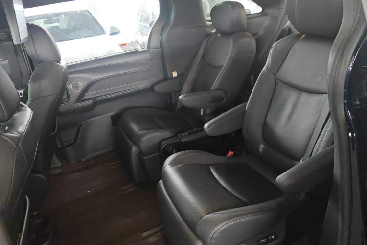 Used Toyota SIENNA 2021 2.5L Hybrid Platinum Edition Left Rear Seat