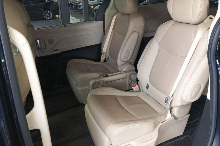 Used Toyota SIENNA 2021 2.5L Hybrid Ultimate Edition Left Rear Seat