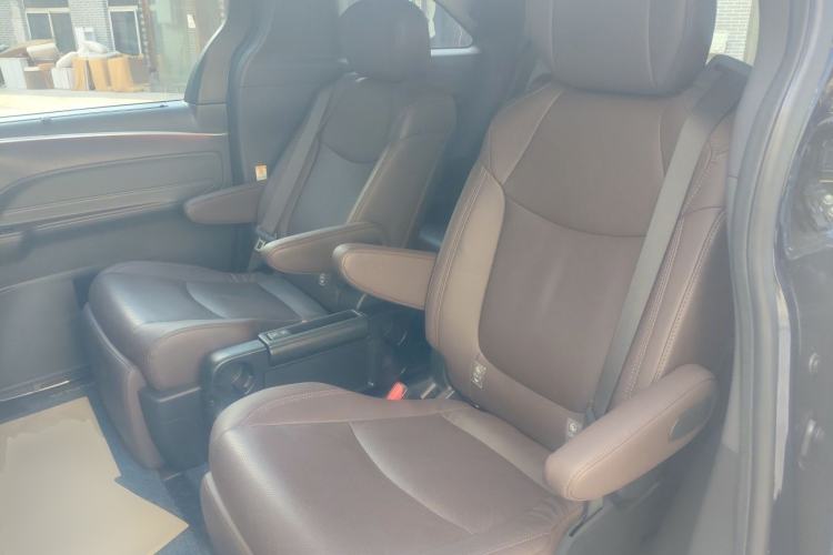 Used Toyota SIENNA 2021 2.5L Hybrid Platinum Edition Left Rear Seat