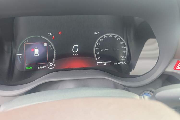 Used Toyota SIENNA 2021 2.5L Hybrid Platinum Edition Odometer Close Up