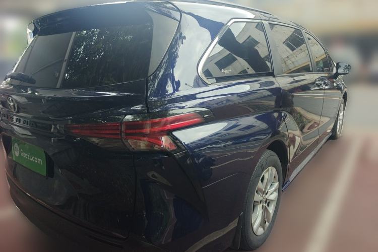 Used Toyota SIENNA  Rear Right 45 Deg